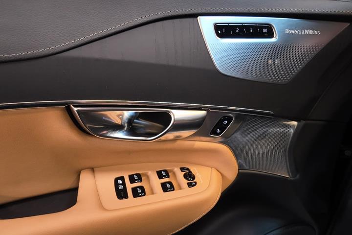 Sort Volvo XC90 fra 2023