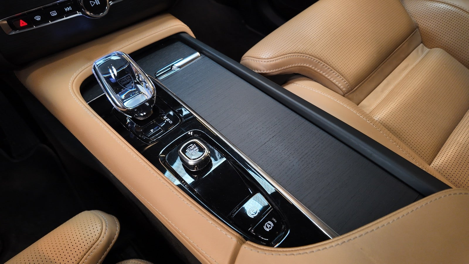 Sort Volvo XC90 fra 2023