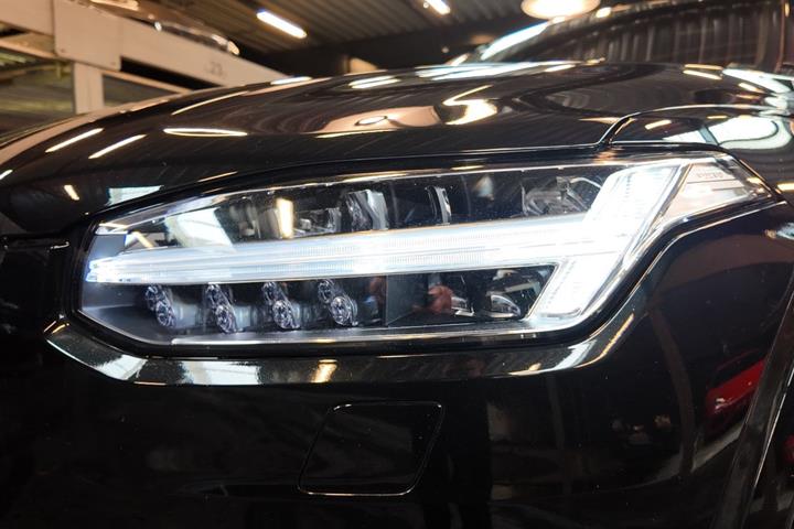 Sort Volvo XC90 fra 2023
