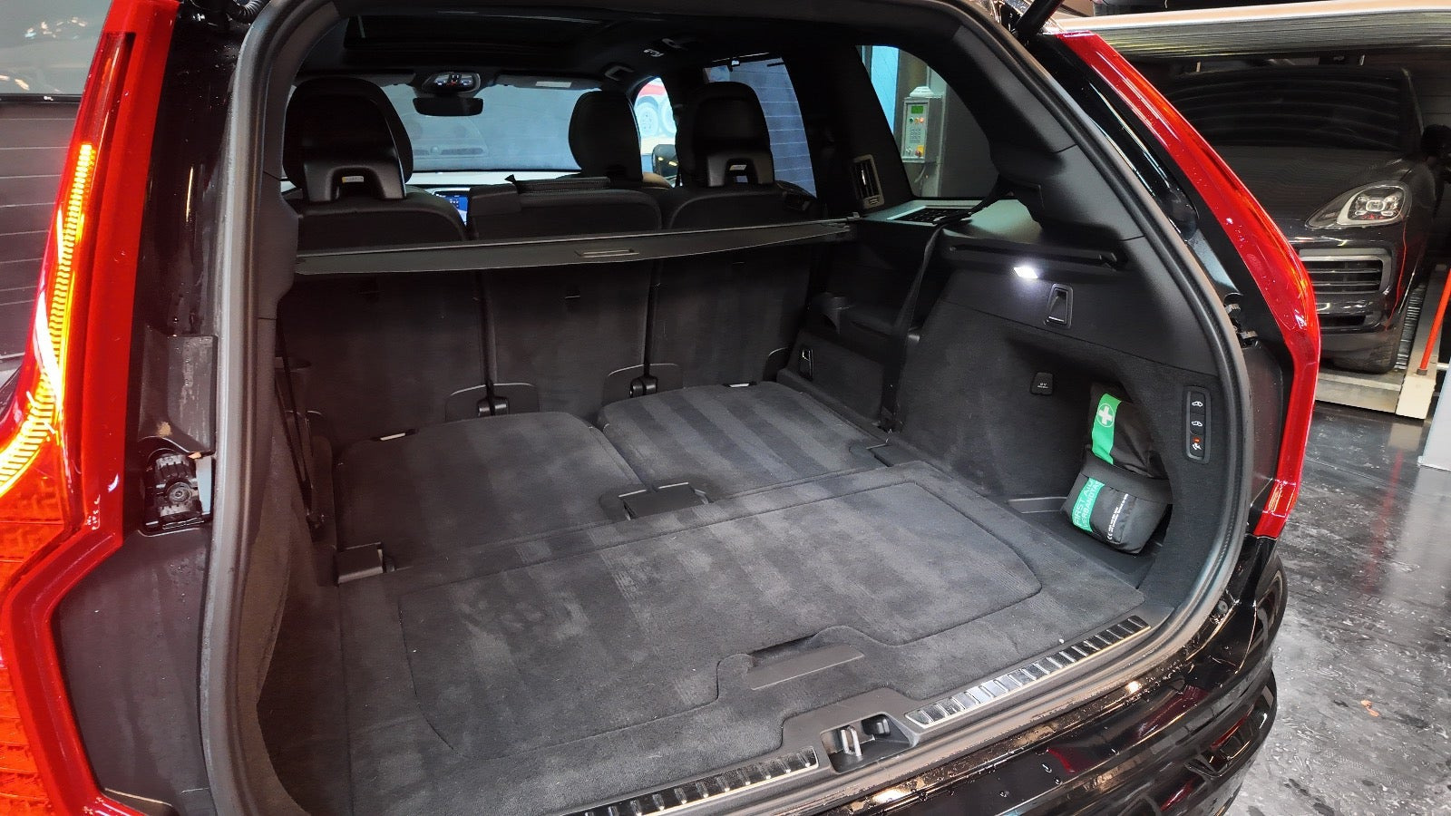 Sort Volvo XC90 fra 2023