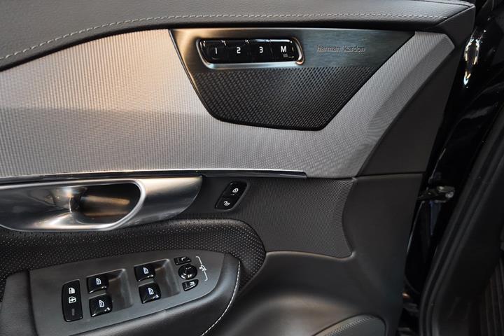 Sort Volvo XC90 fra 2023