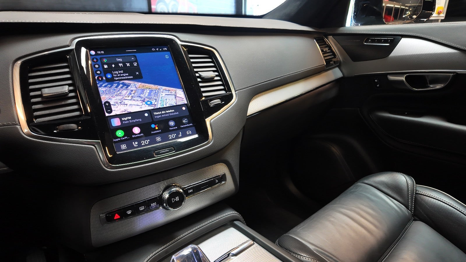 Sort Volvo XC90 fra 2023