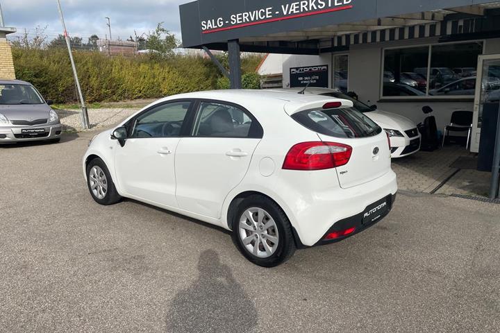 Grøn Kia Rio fra 2012