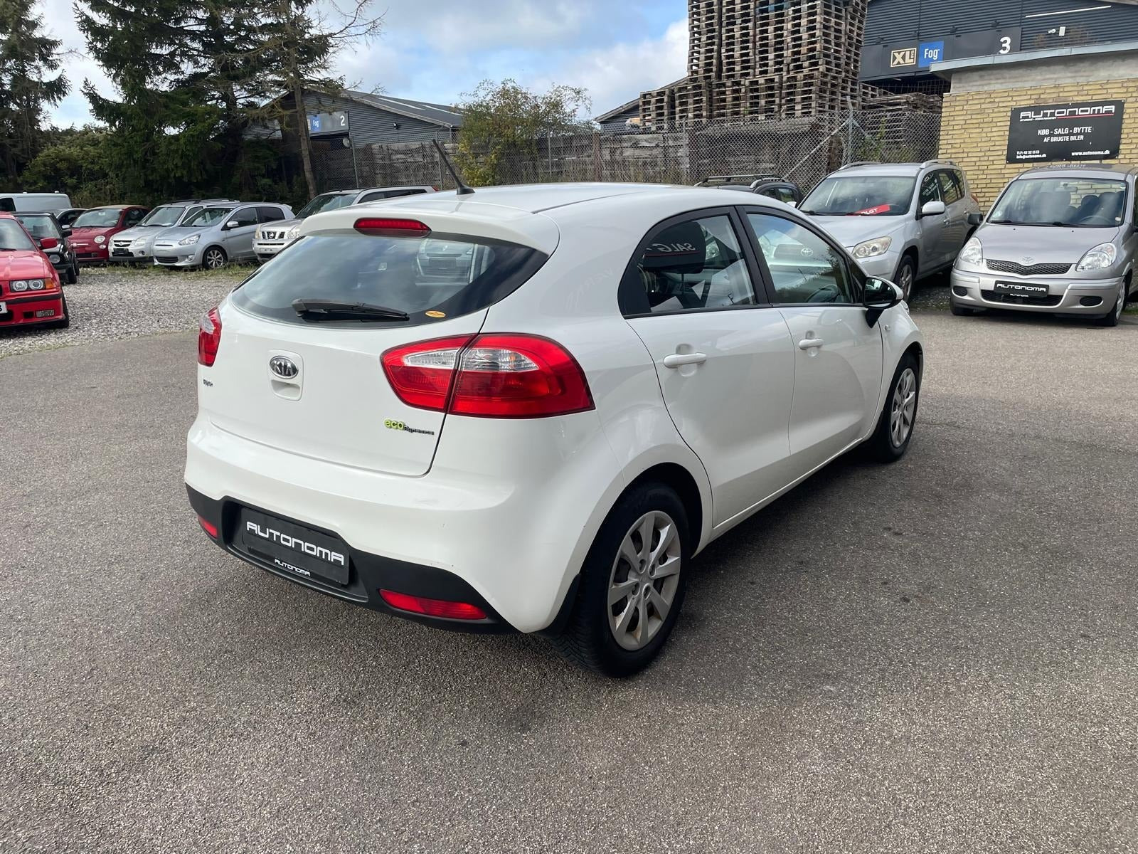 Grøn Kia Rio fra 2012