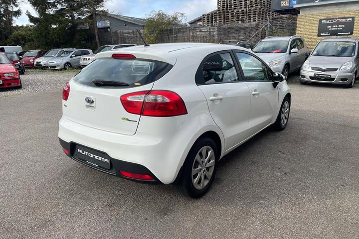 Grøn Kia Rio fra 2012