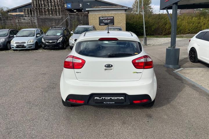 Grøn Kia Rio fra 2012