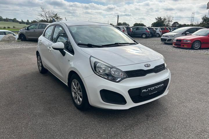 Grøn Kia Rio fra 2012