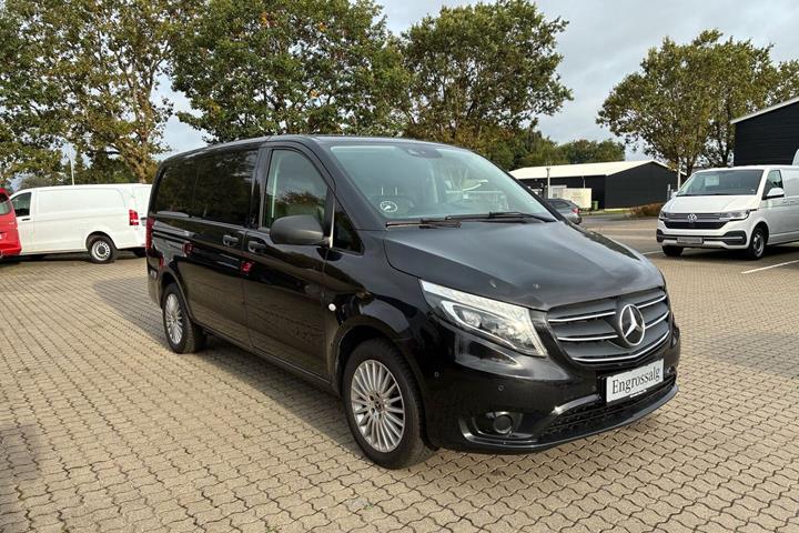Sort Mercedes Vito 119 fra 2022