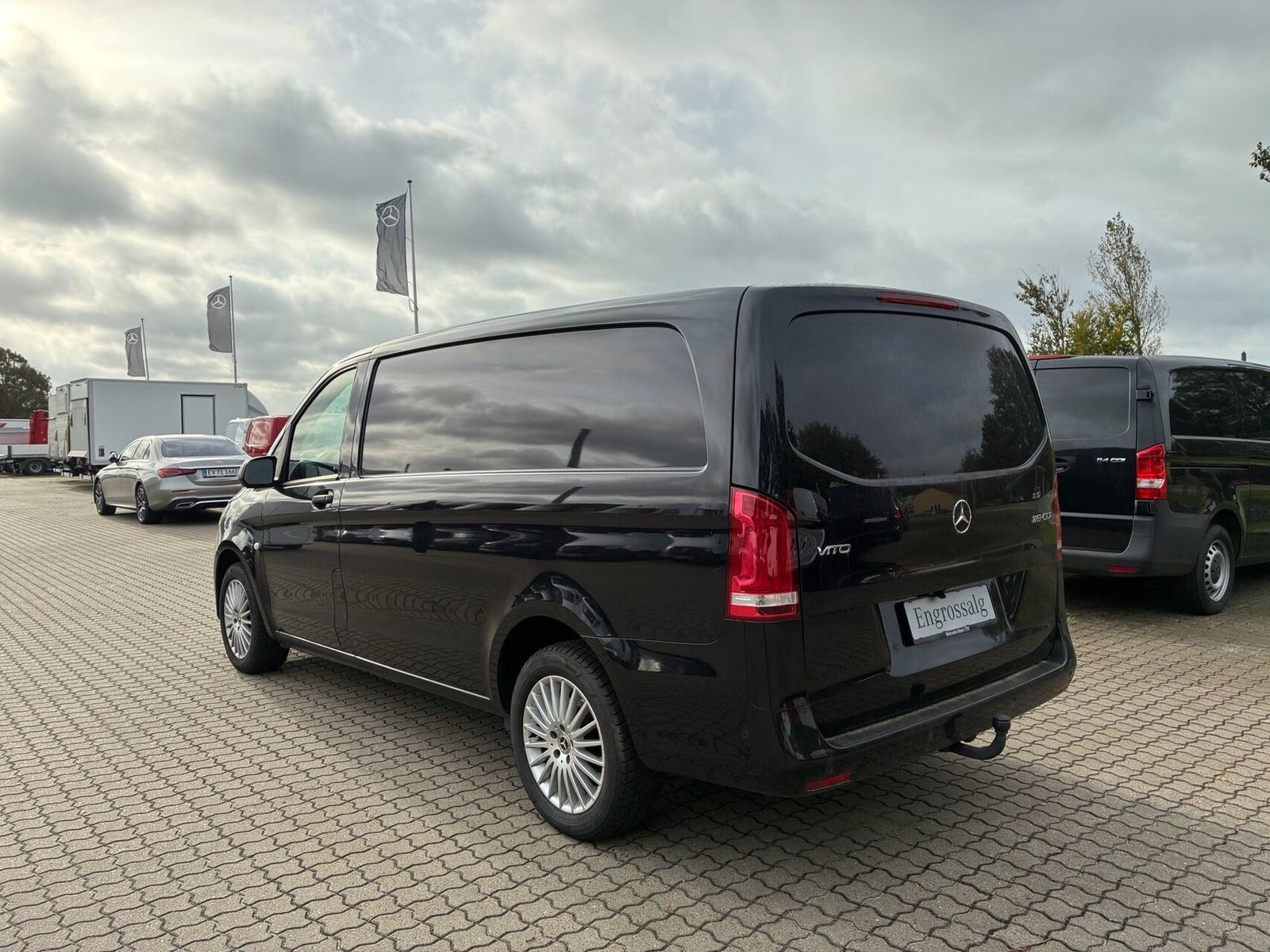 Sort Mercedes Vito 119 fra 2022