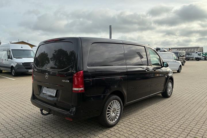Sort Mercedes Vito 119 fra 2022