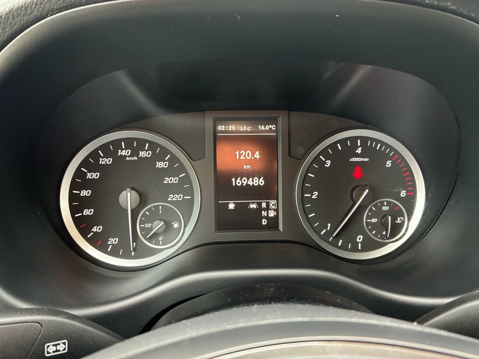 Sort Mercedes Vito 119 fra 2022