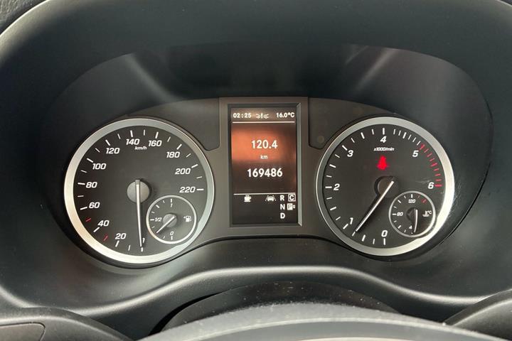 Sort Mercedes Vito 119 fra 2022