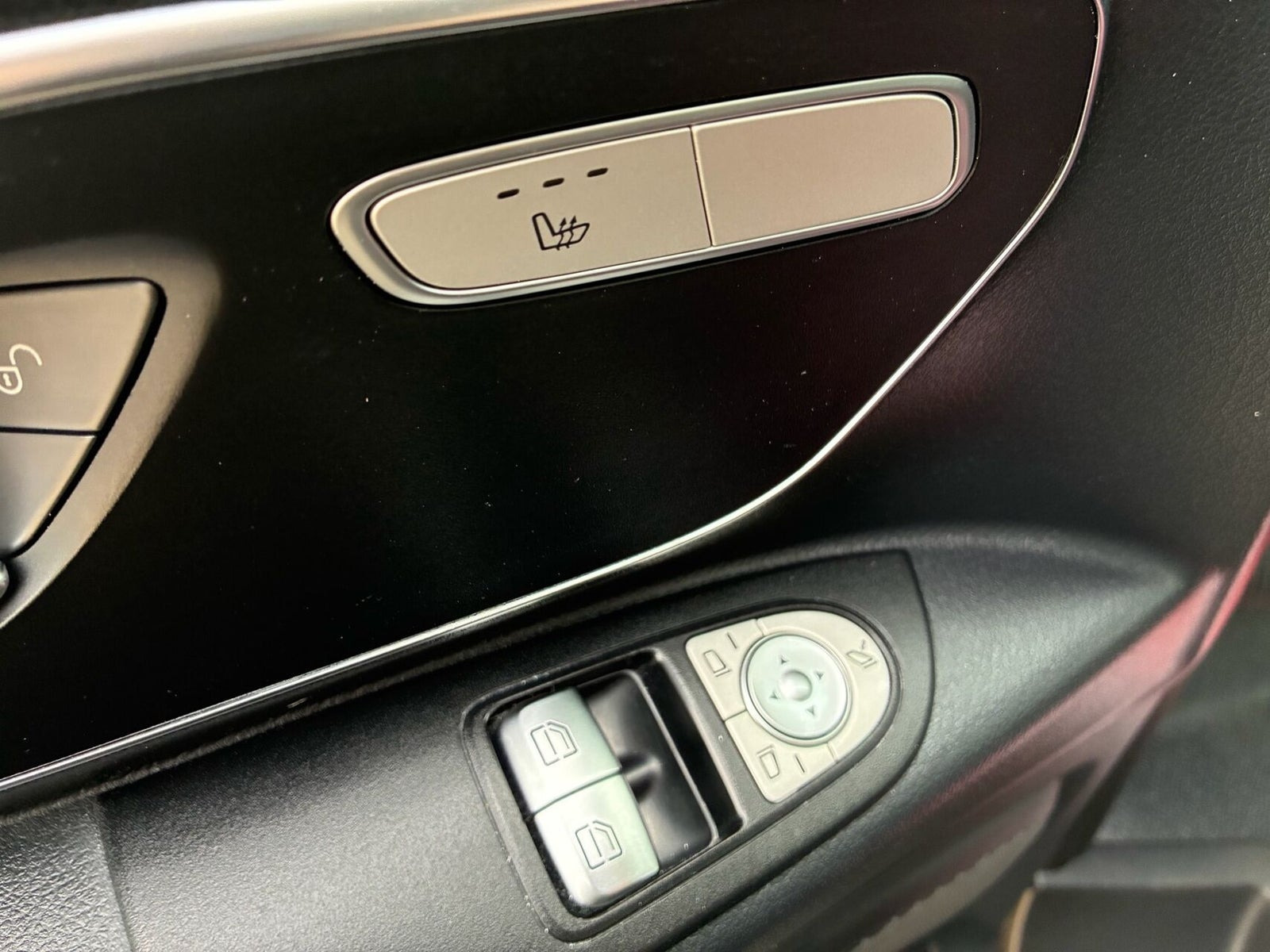 Sort Mercedes Vito 119 fra 2022