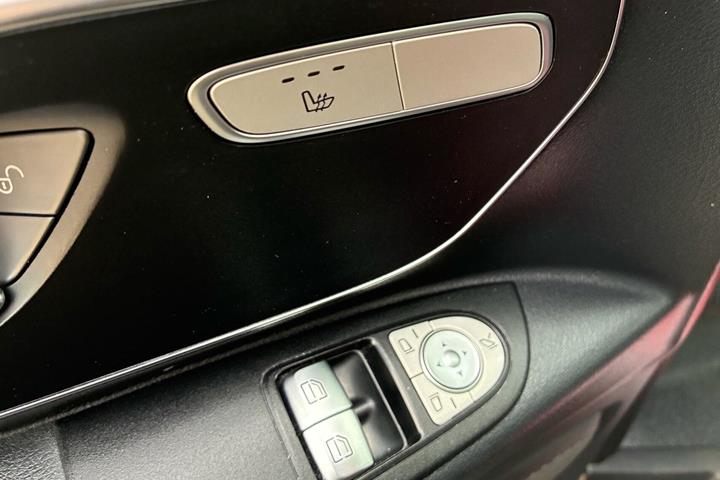 Sort Mercedes Vito 119 fra 2022
