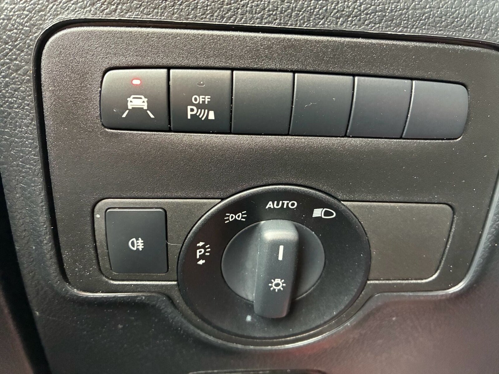 Sort Mercedes Vito 119 fra 2022