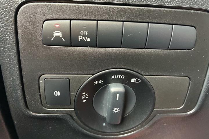 Sort Mercedes Vito 119 fra 2022