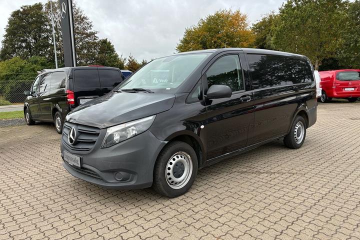Sort Mercedes Vito 114 fra 2022
