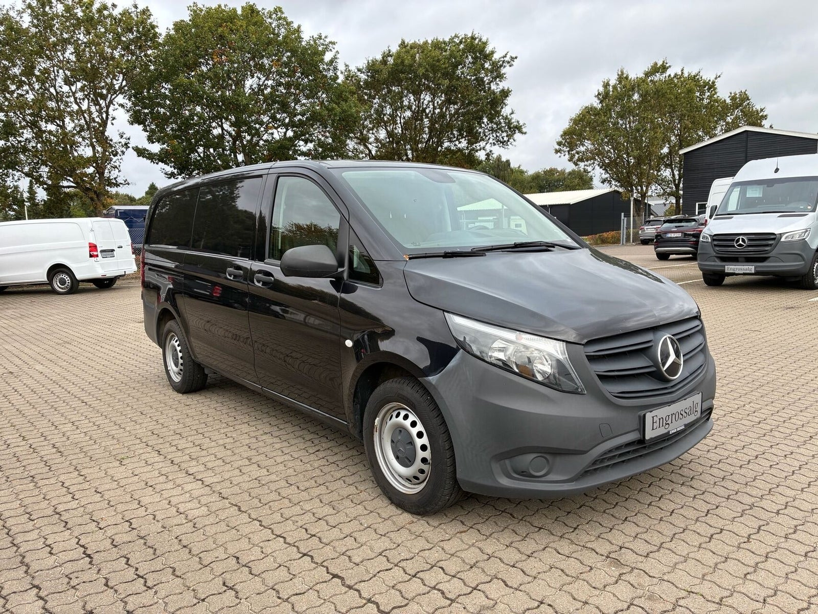 Sort Mercedes Vito 114 fra 2022