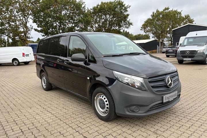 Sort Mercedes Vito 114 fra 2022