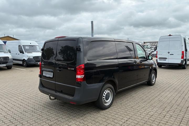 Sort Mercedes Vito 114 fra 2022