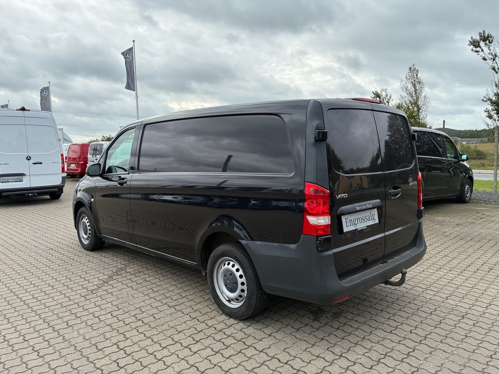 Sort Mercedes Vito 114 fra 2022