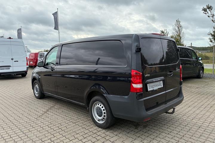 Sort Mercedes Vito 114 fra 2022