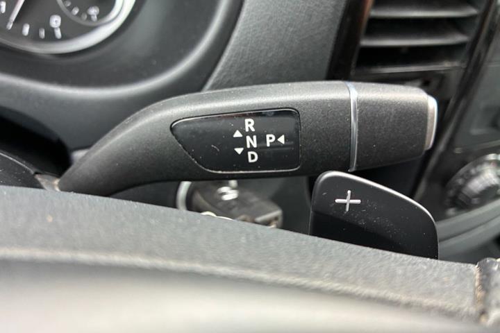 Sort Mercedes Vito 114 fra 2022