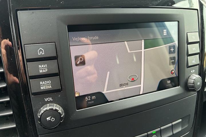 Sort Mercedes Vito 114 fra 2022