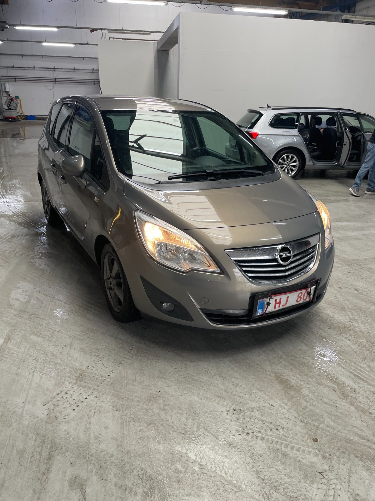 Grå Opel Meriva fra 2011
