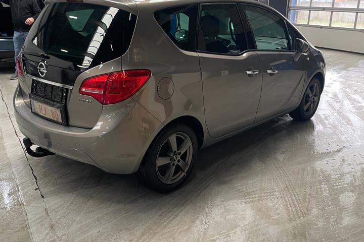 Grå Opel Meriva fra 2011
