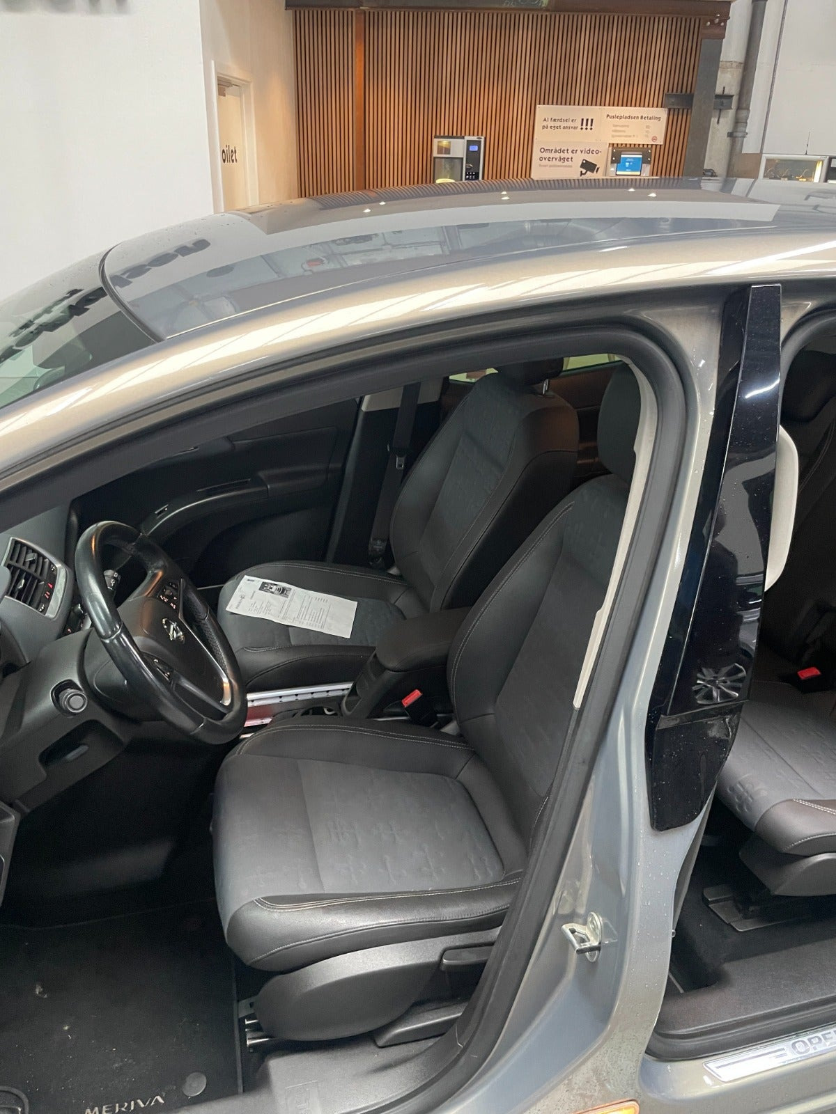 Grå Opel Meriva fra 2011