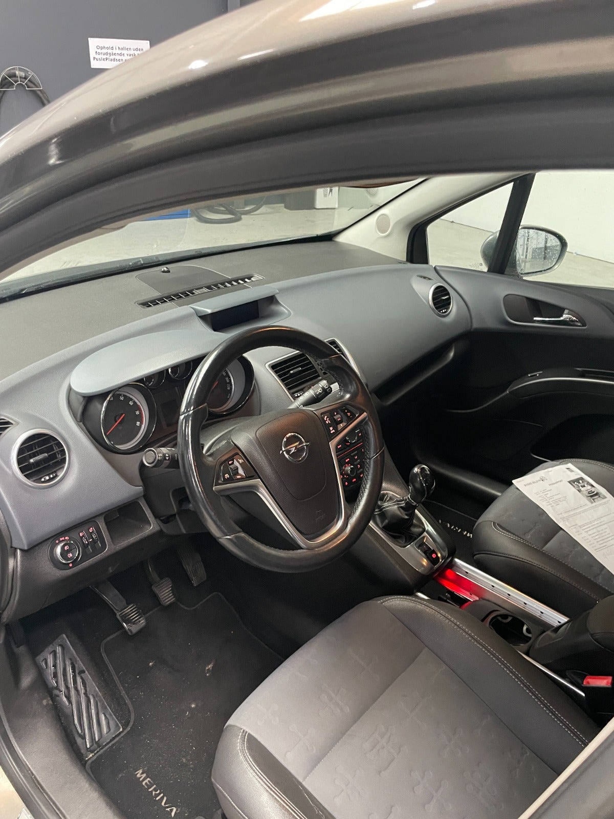 Grå Opel Meriva fra 2011