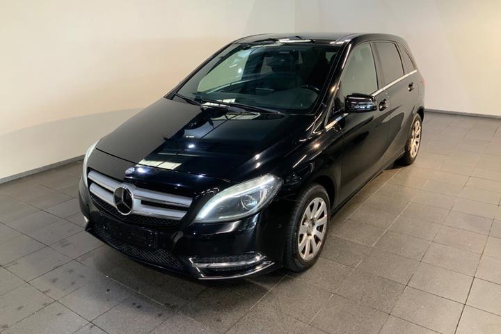 Sort Mercedes B200 fra 2012 set udefra