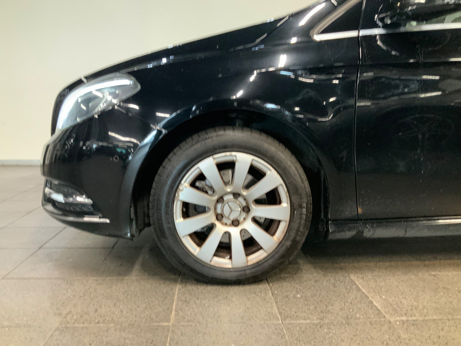 Sort Mercedes B200 fra 2012