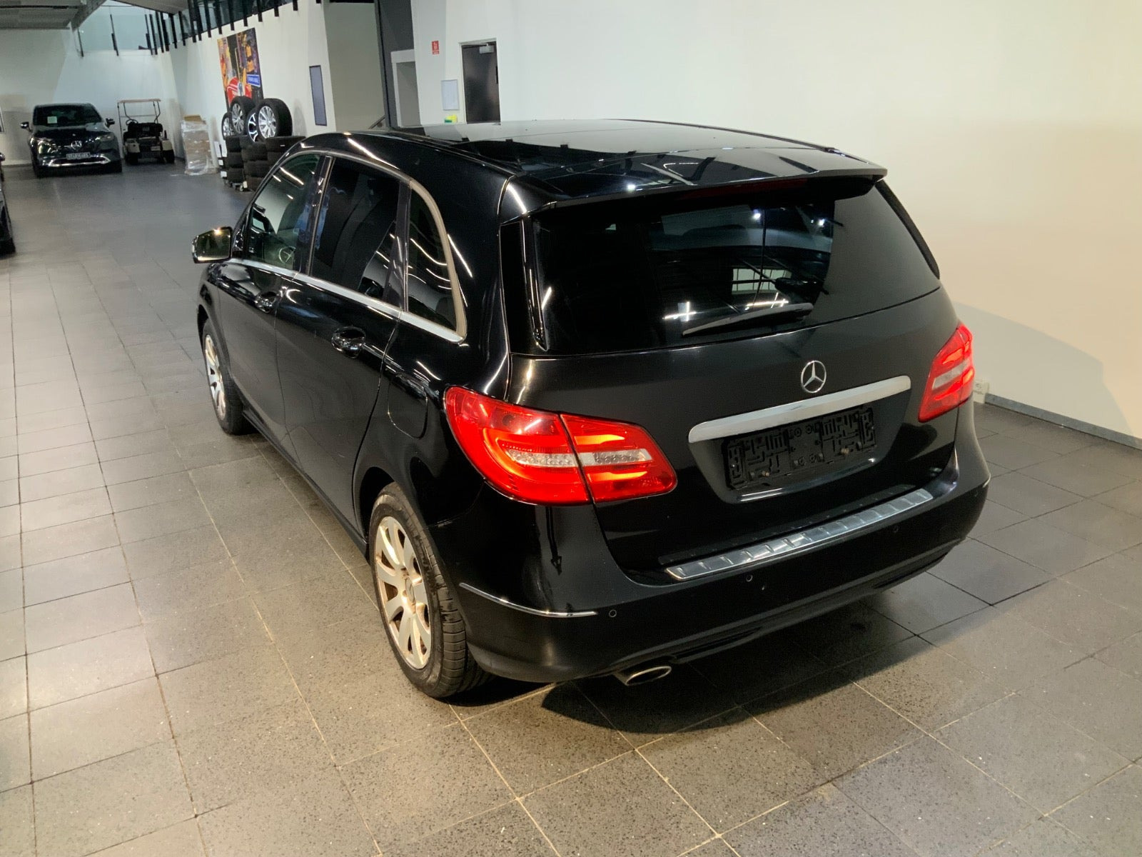 Sort Mercedes B200 fra 2012