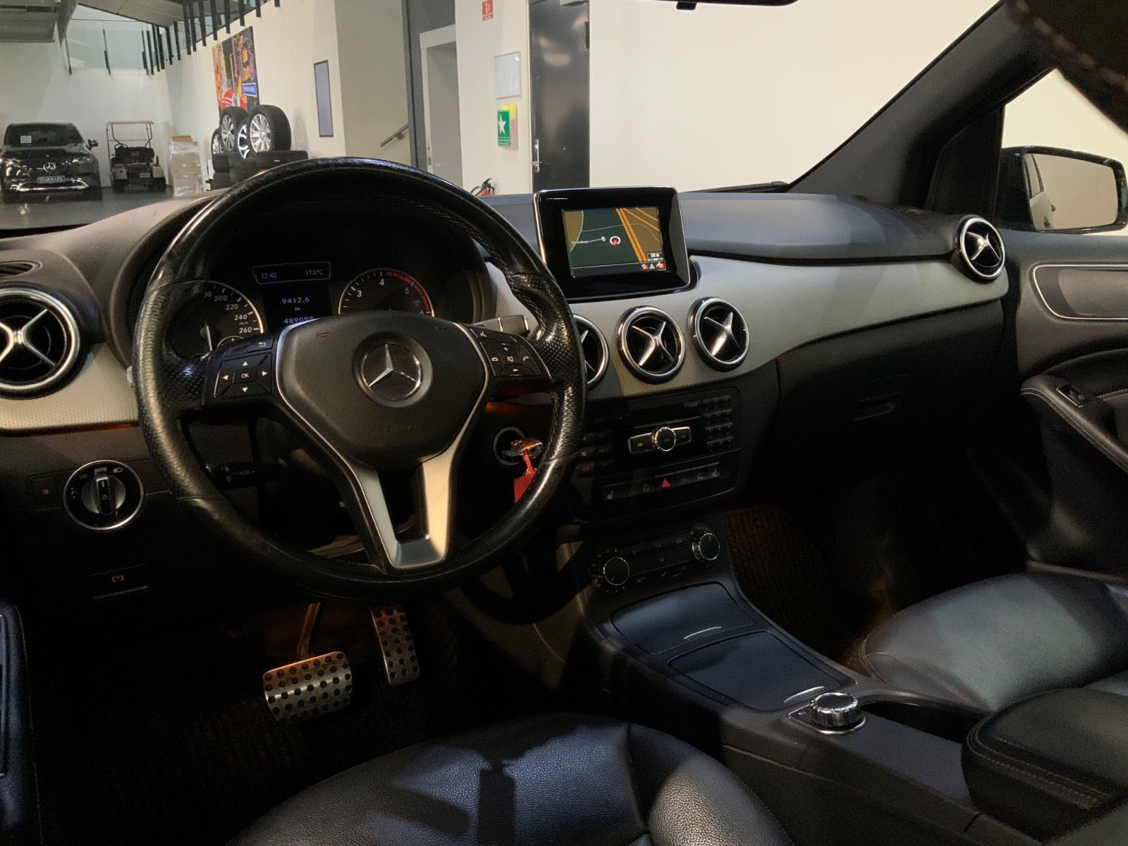Sort Mercedes B200 fra 2012