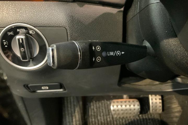 Sort Mercedes B200 fra 2012