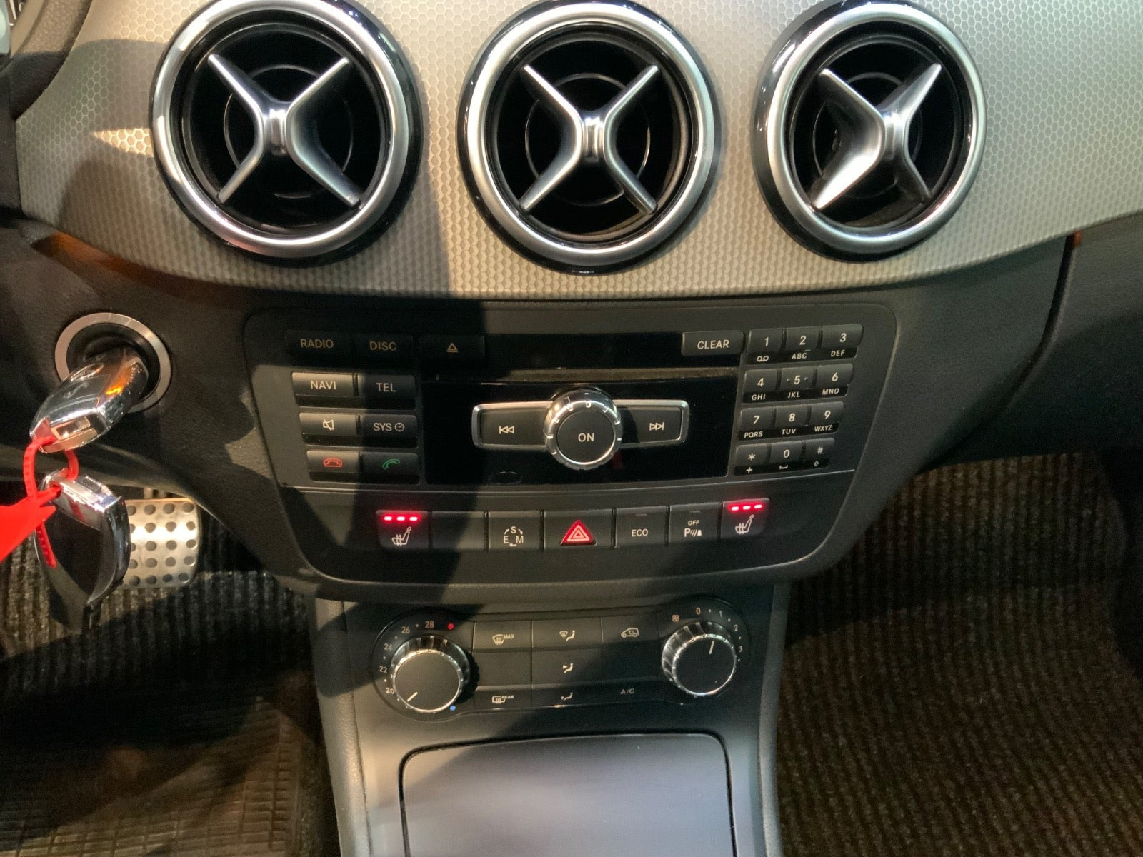 Sort Mercedes B200 fra 2012