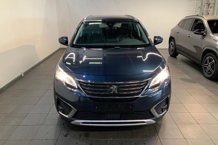 Blå Peugeot 5008 fra 2018