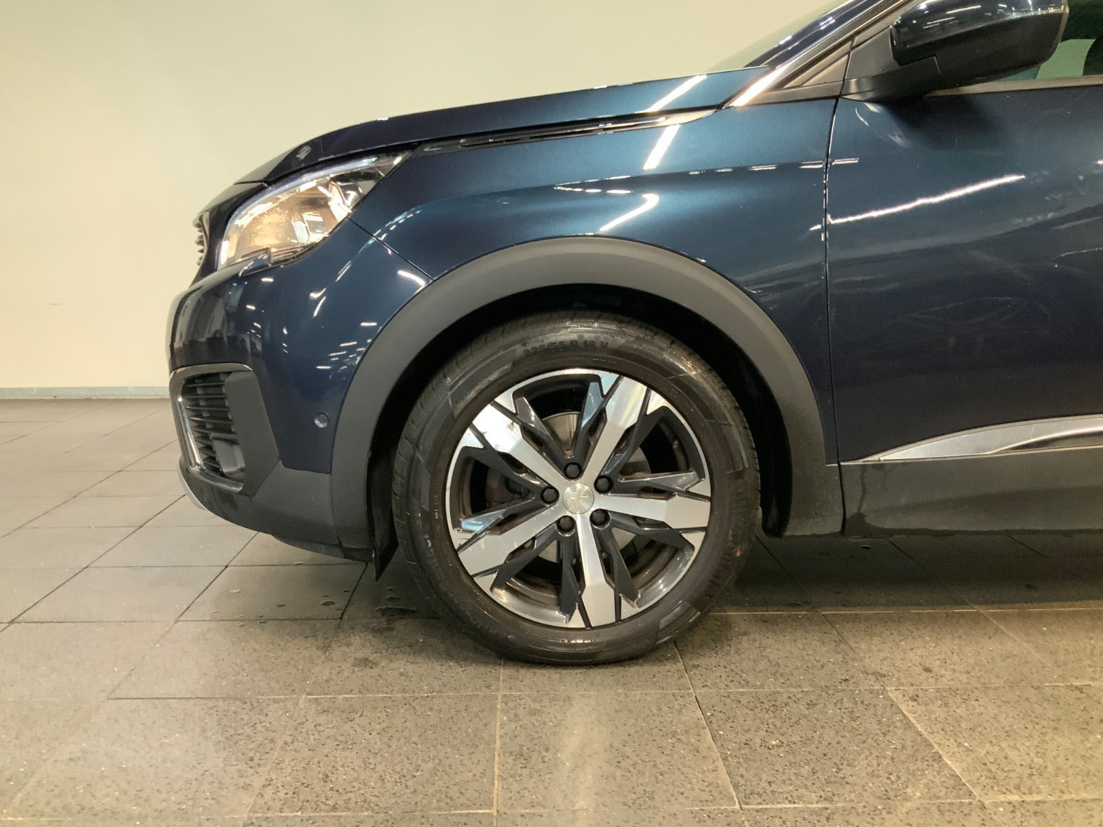 Blå Peugeot 5008 fra 2018