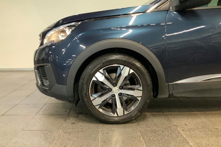 Blå Peugeot 5008 fra 2018