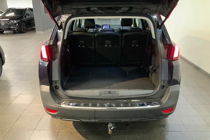 Blå Peugeot 5008 fra 2018
