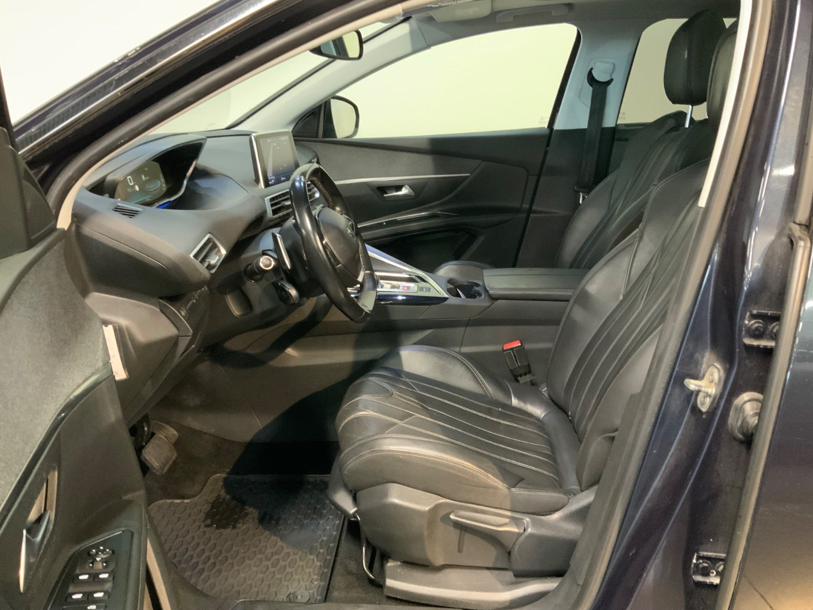 Blå Peugeot 5008 fra 2018