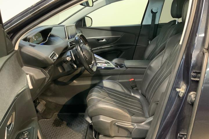 Blå Peugeot 5008 fra 2018
