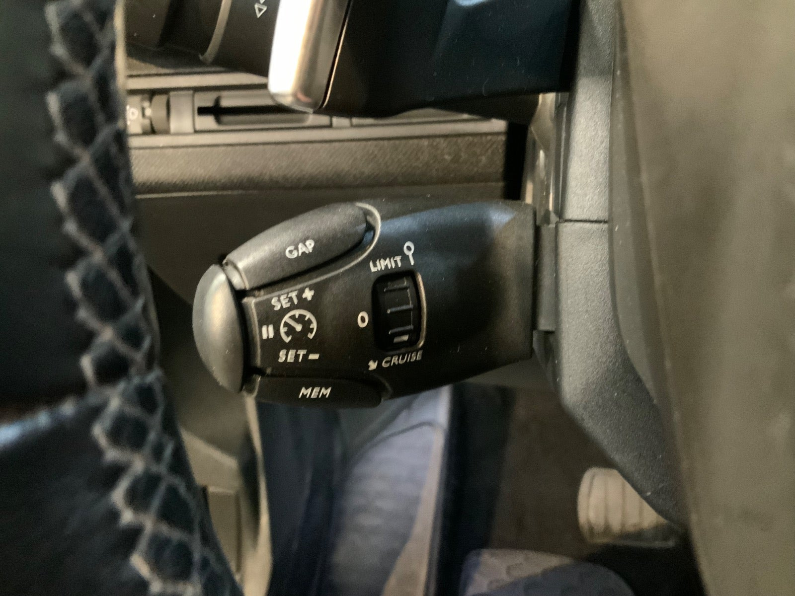 Blå Peugeot 5008 fra 2018