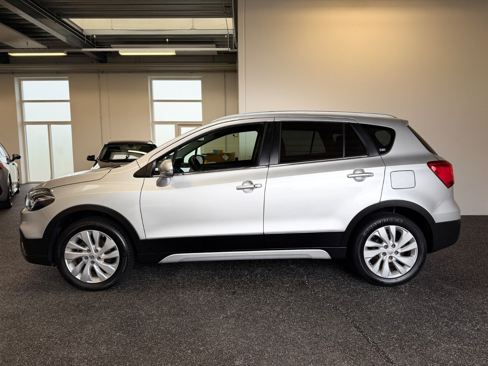 Sølv Suzuki S-Cross fra 2020