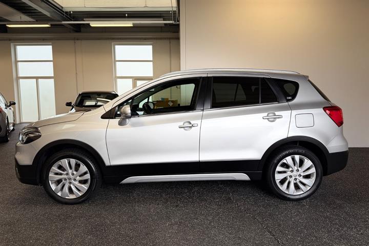 Sølv Suzuki S-Cross fra 2020