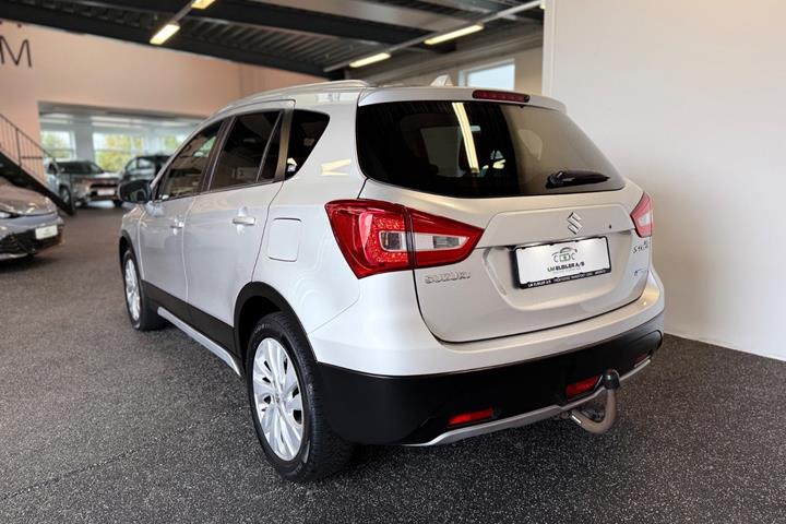Sølv Suzuki S-Cross fra 2020