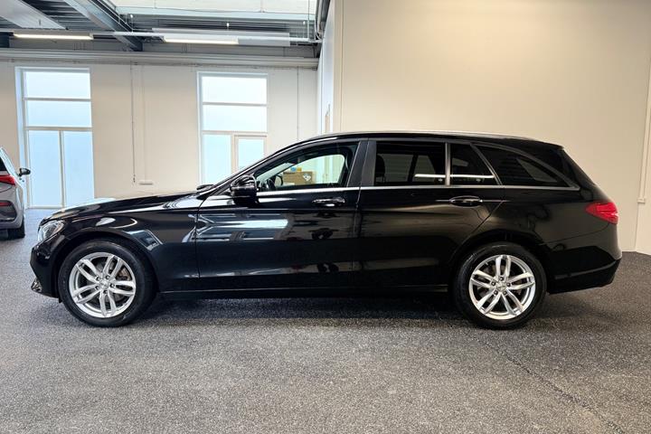Sort Mercedes C220 d fra 2017
