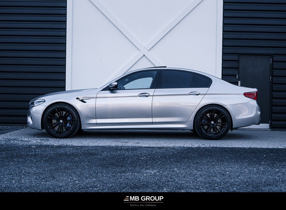 Gul BMW M5 fra 2018
